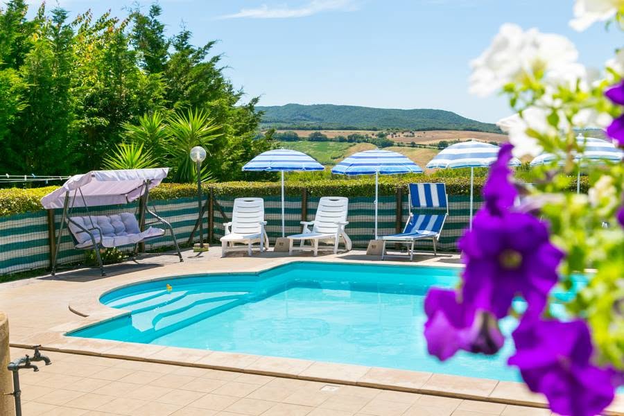 Appartamento vacanze con piscina a Castellina Marittima